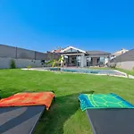 Arel House Вилла *