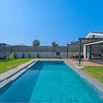 Arel House Вилла *