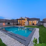 Arel House Вилла