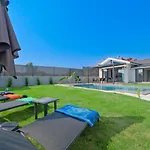 Arel House Вилла *